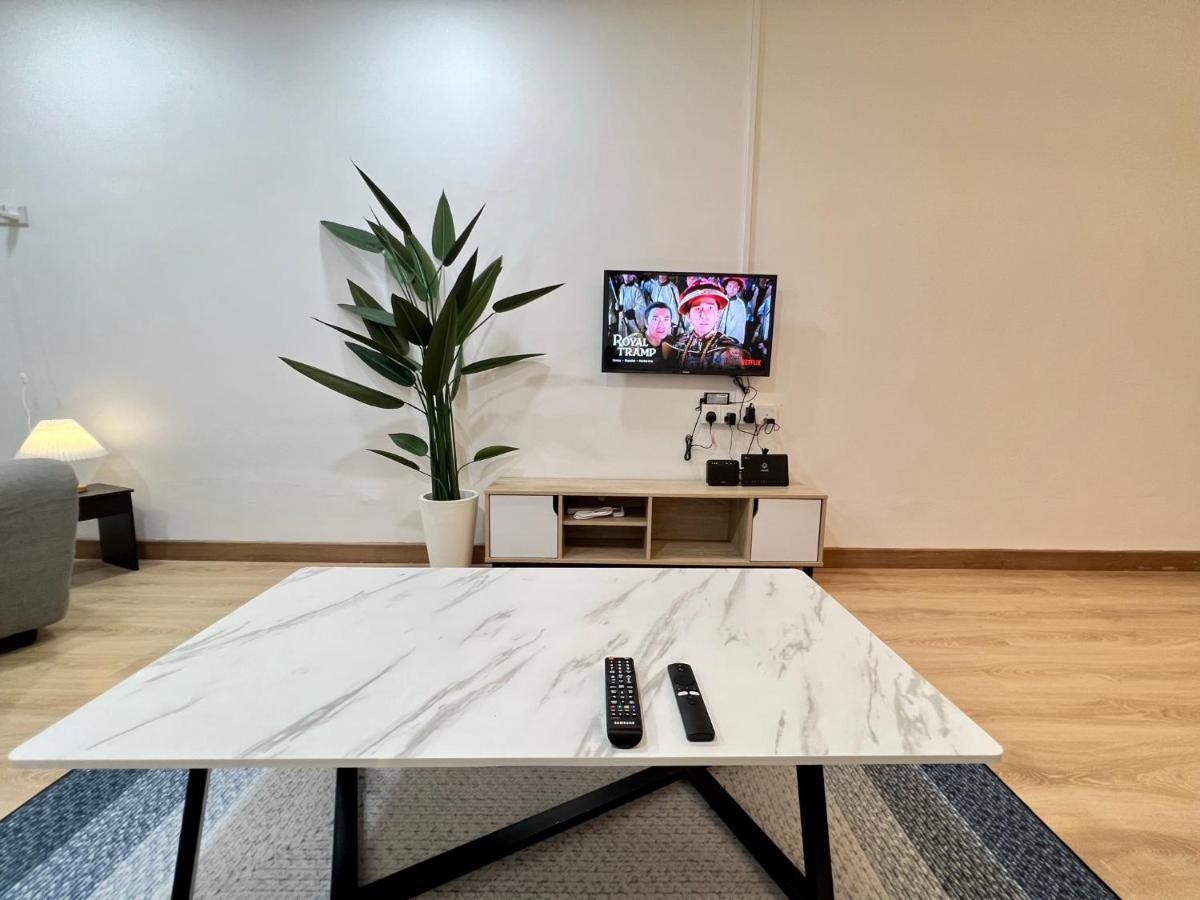 Demuji2 8Pax Centraltown In Airputih, Netflix, Ac Куантан Экстерьер фото