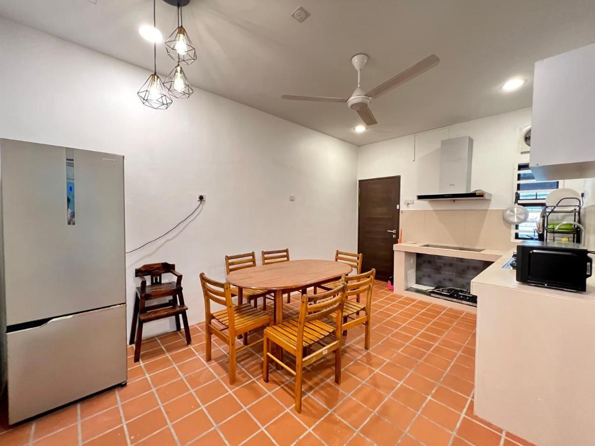 Demuji2 8Pax Centraltown In Airputih, Netflix, Ac Куантан Экстерьер фото